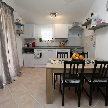 Izabela 5g Apartment *