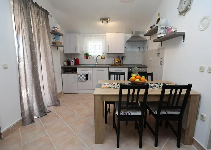 Izabela 5g Apartment *